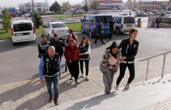 Aile boyu uyuşturucu ticareti: Babaanne ve torun tutuklandı
