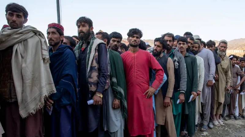 Afgan mültecilerin saldırı ve suç oranı arttı: Pakistan 200 bin Afgan sığınmacıyı sınır dışı etti