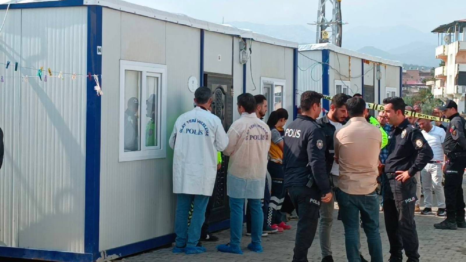 Depremzede öğretmen, yalnız yaşadığı konteynerde ölü bulundu