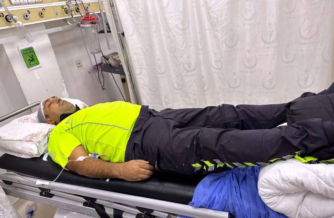 ‘Dur’ ihtarına uymadı polise çarptı