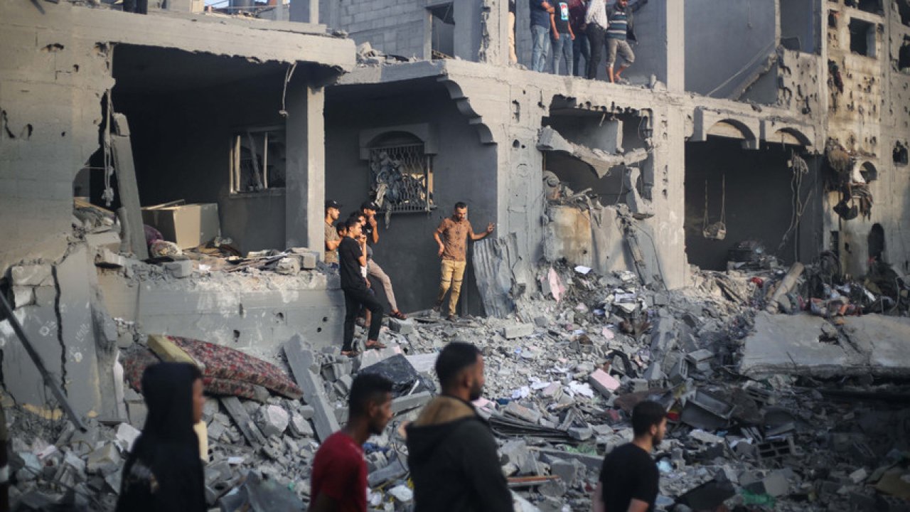 İsrail ordusu: Gazze'nin kuzeyindeki sivillerin güneye geçişi için bugün süreli koridor açılacak