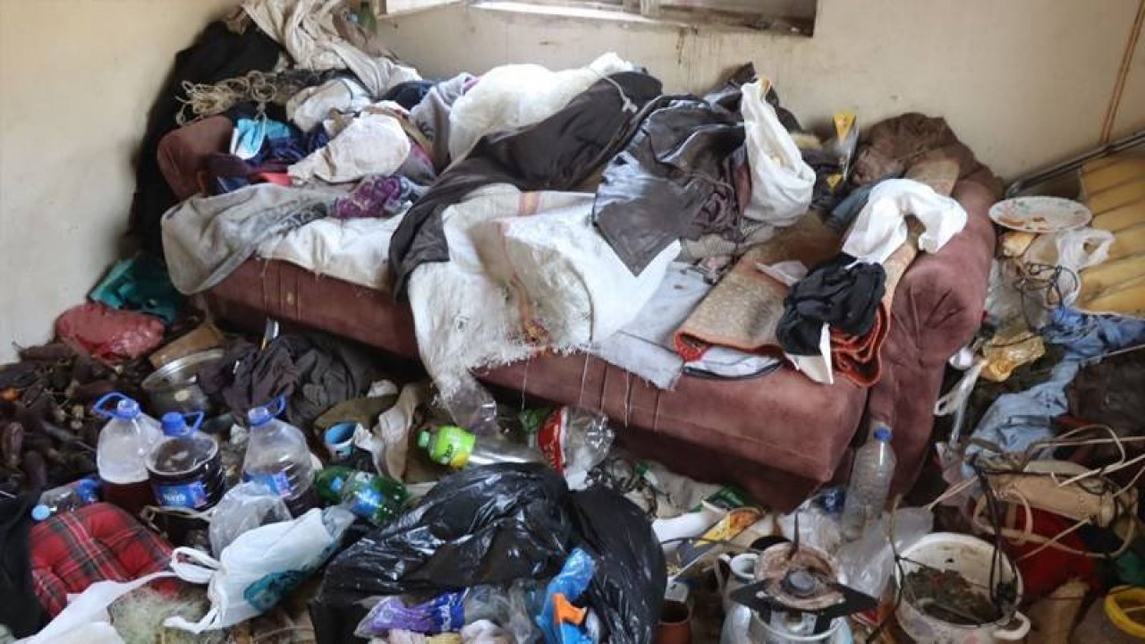 Yalnız yaşayan kişinin evinden 16 kamyon çöp çıktı