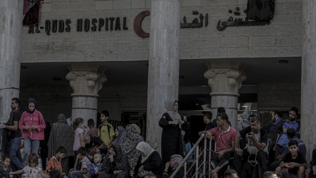 Gazze'deki Kudüs Hastanesi, yakıt sıkıntısı nedeniyle çalışmalarını kısıtlamak zorunda kaldı