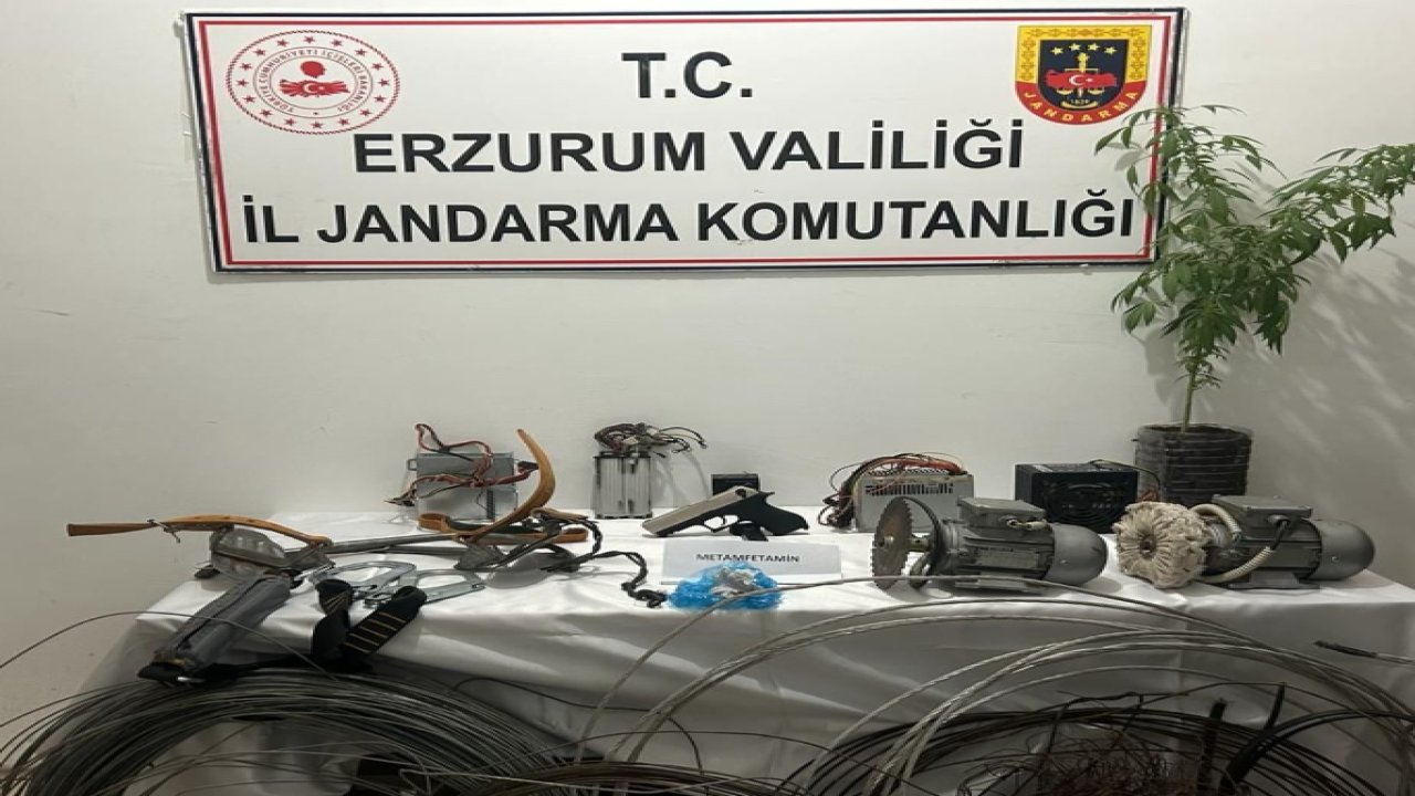 Erzurum'da baz istasyonundan kablo hırsızlığıyla ilgili 3 şüpheli yakalandı