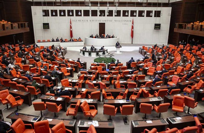 Meclis’te tartışma: AKP, Gezi’yi hedef aldı, CHP ‘FETÖ’ övgüsünü hatırlattı