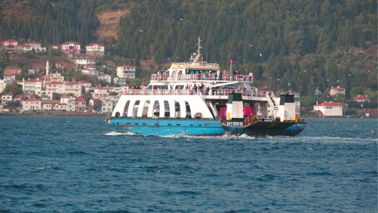 Gökçeada ve Bozcaada feribot seferlerine 'fırtına' engeli