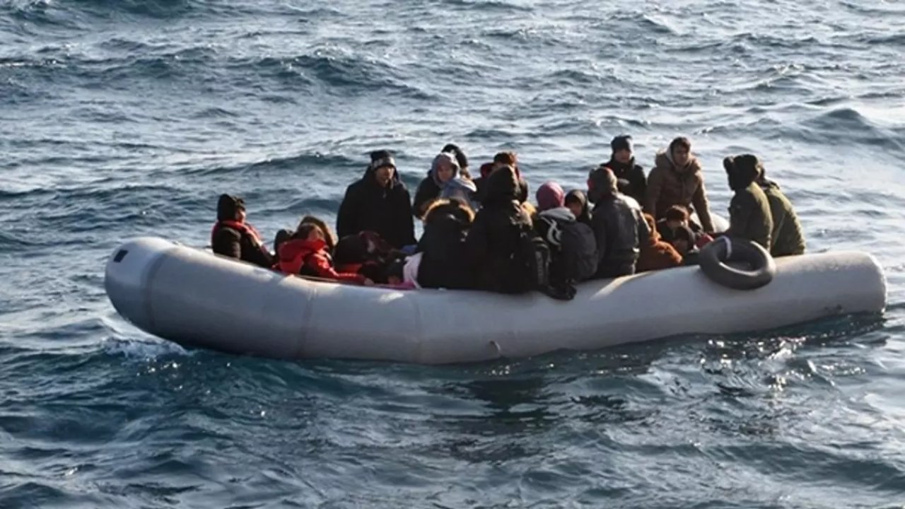 Ayvalık’ta 42 göçmen yakalandı