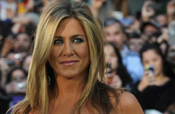 Jennifer Aniston çıplak portresini satışa çıkarıyor