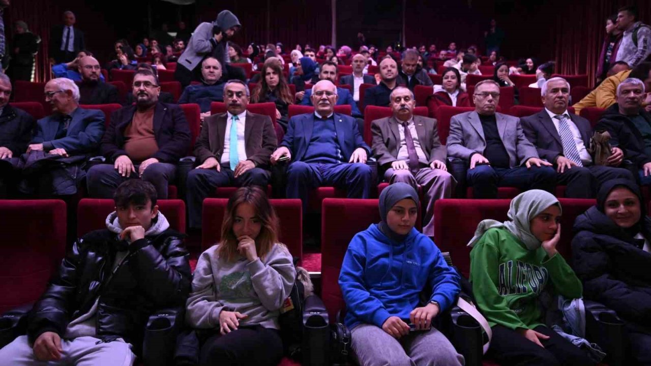 Rektör Savaş öğrencilerle birlikte Gazze’nin Gözyaşları filmini izledi