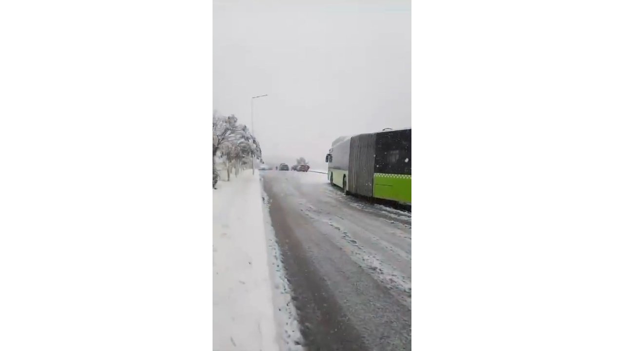 Araçlar yolda kalınca gençler sınava yetişemedi