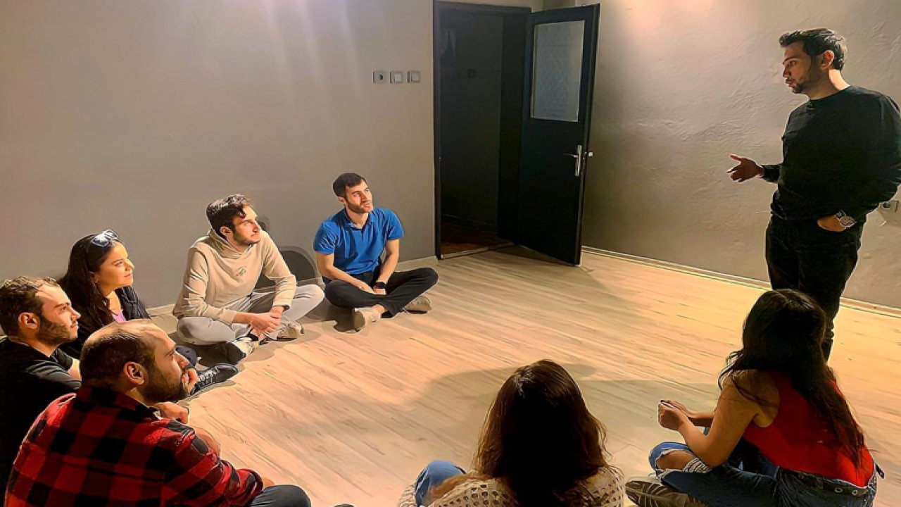 Trabzon Oda Tiyatrosu Derneği’nden sanatseverlere destek
