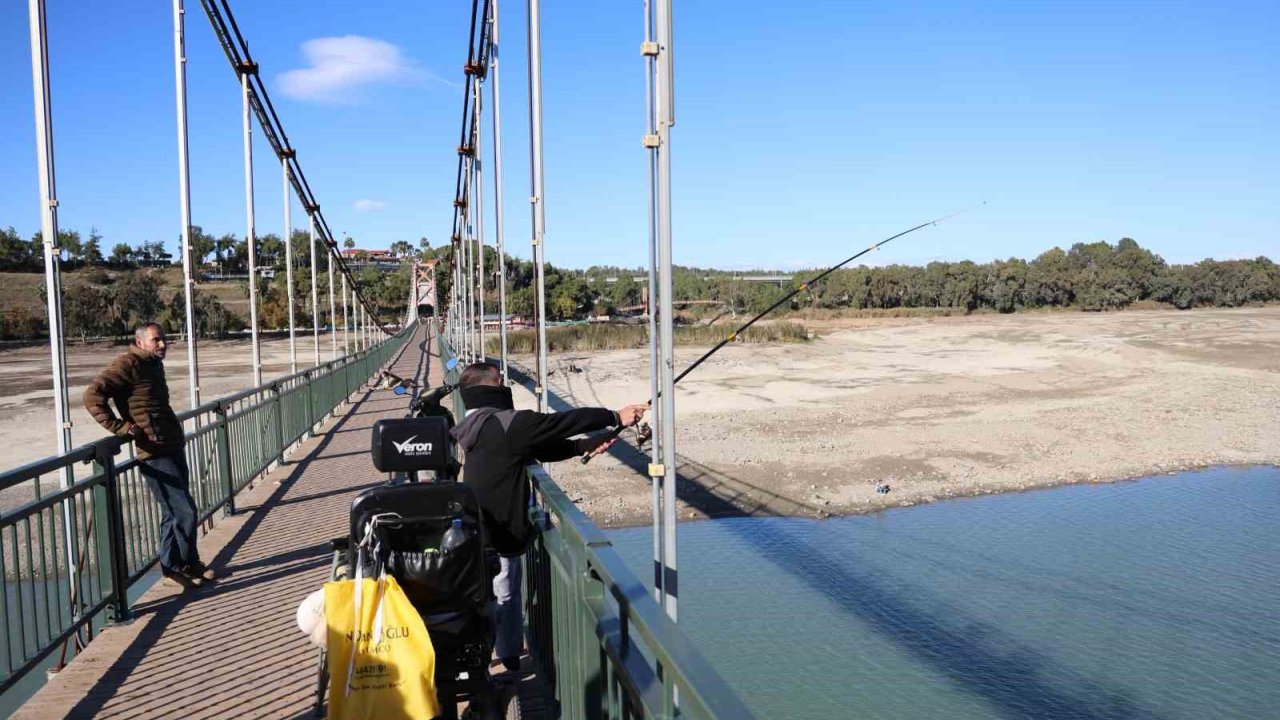 Seyhan Nehri’nde sular kesildi, balıkçılara gün doğdu