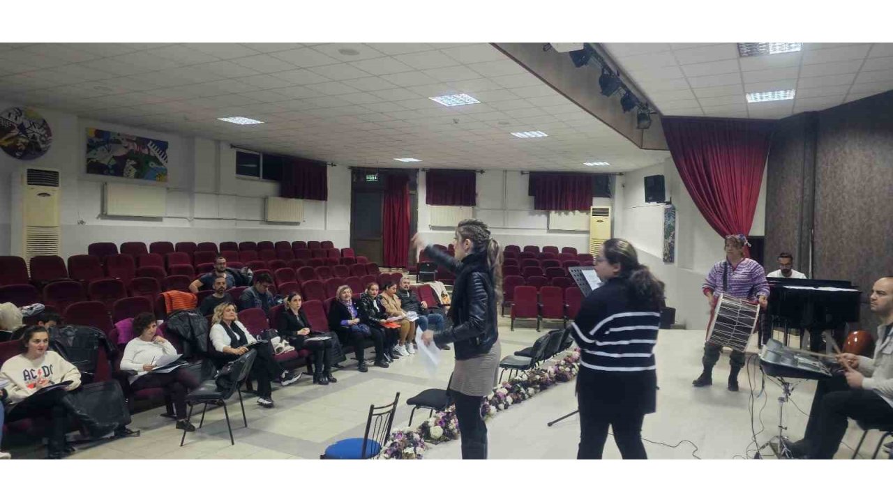 Öğretmenler koroda hünerlerini sergileyecek