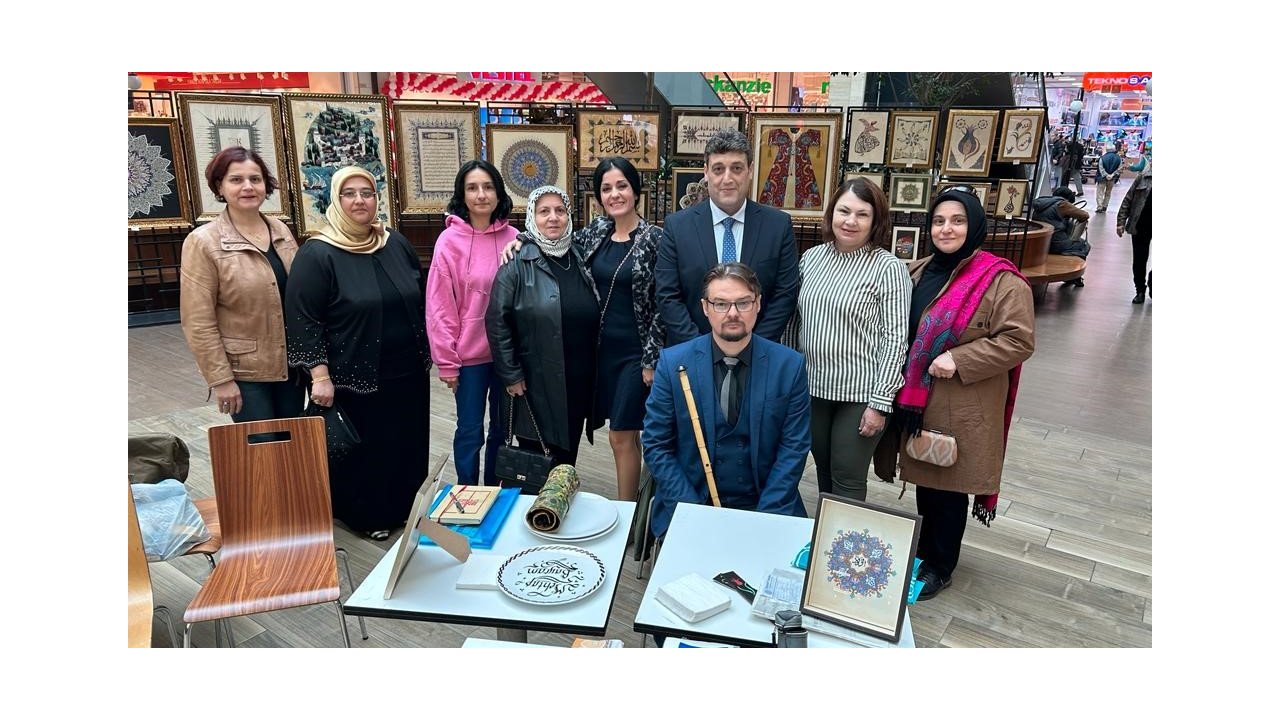 Tezhip ve minyatür eserler büyüledi