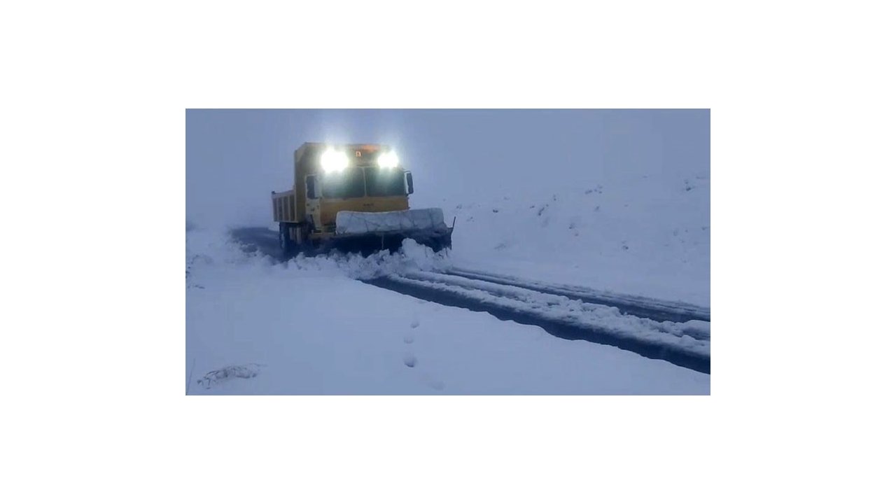 Elazığ’da karla mücadele çalışmaları sürüyor