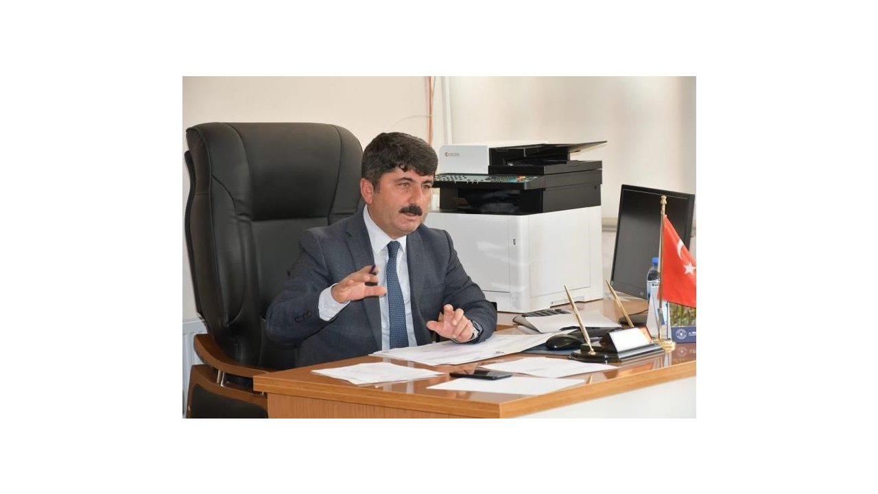 Belediye başkanı ilçesine olan sevdasını mısralara taşıdı