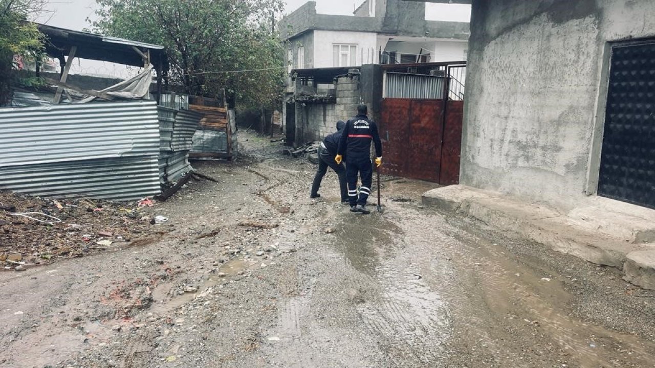 Diyarbakır’da yağış sonrası sokaklarda temizlik yapıldı