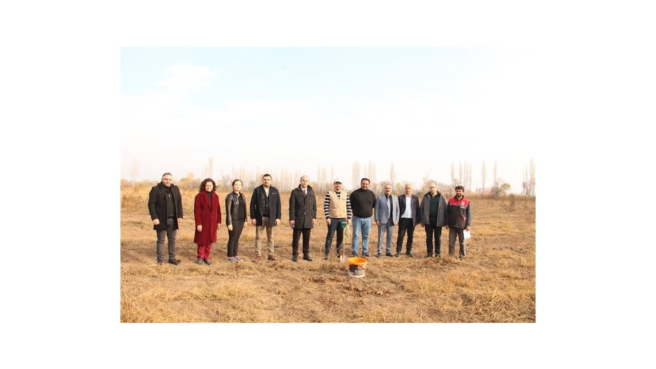 Iğdır’da çiftçiler aşırı gübrelemeye karşı uyarıldı