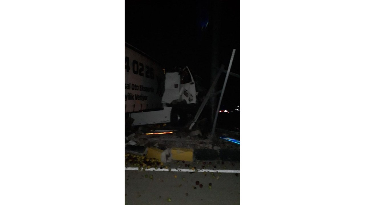 Isparta’da tır ile kamyonet çarpıştı: 1 ölü, 1 yaralı