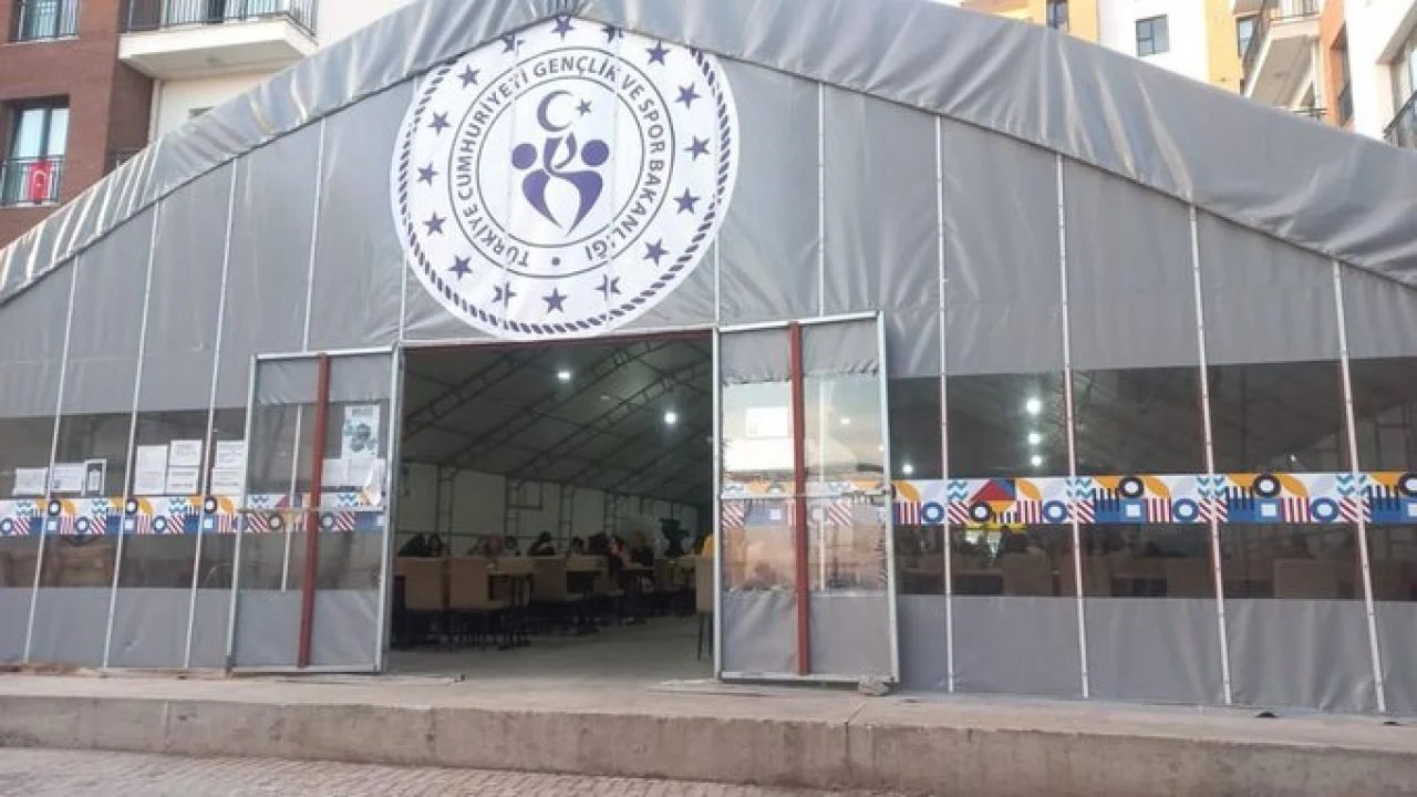 İzmir Bayraklı KYK yurdunda 20 öğrenci zehirlendi