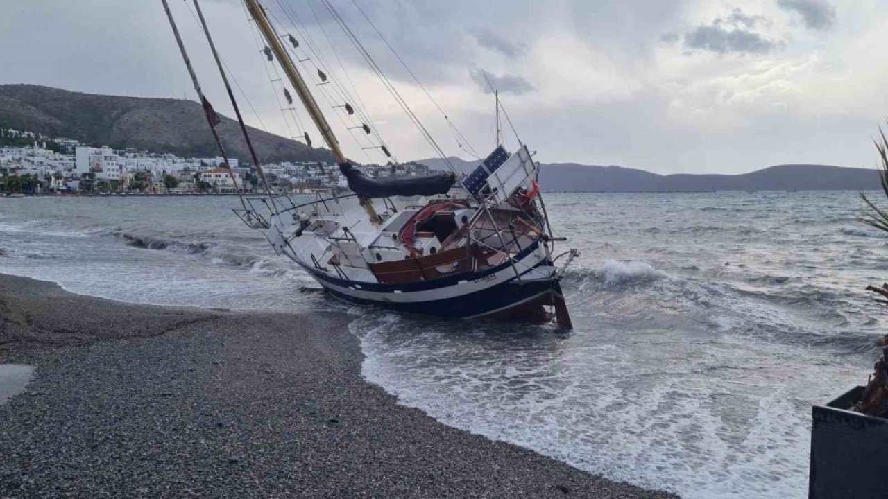 Bodrum’da düzensiz göçmen teknesi karaya vurdu