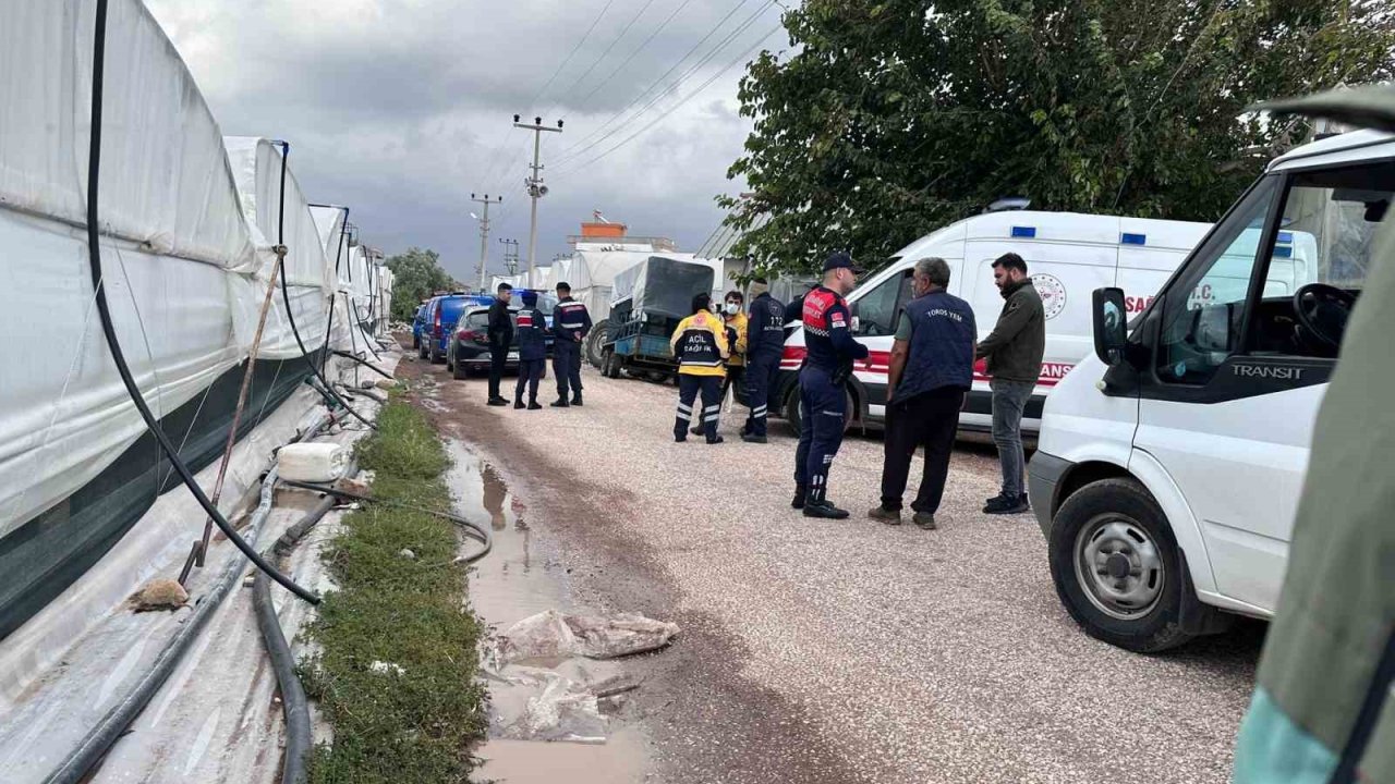 Tüfekle oynayan oğlu tarafından vurularak hayatını kaybetti