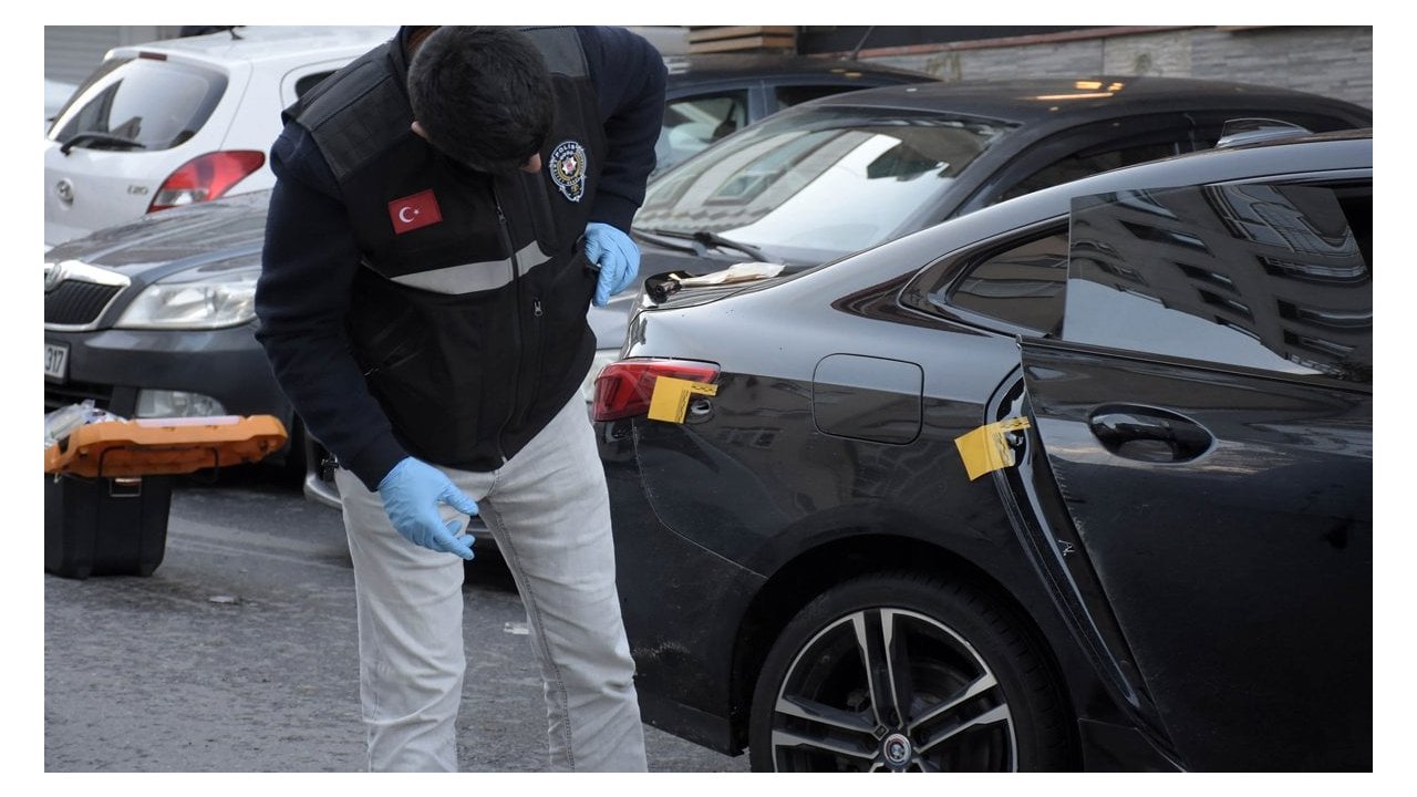 İstanbul'da otomobile silahlı saldırı: Sürücü ağır yaralı