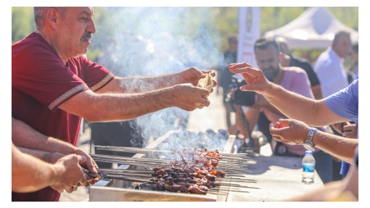 Fiyatı eti sınıfta bıraktı! Kasapta kilosu 420 TL... Bir yiyen bir daha yemek istiyor!