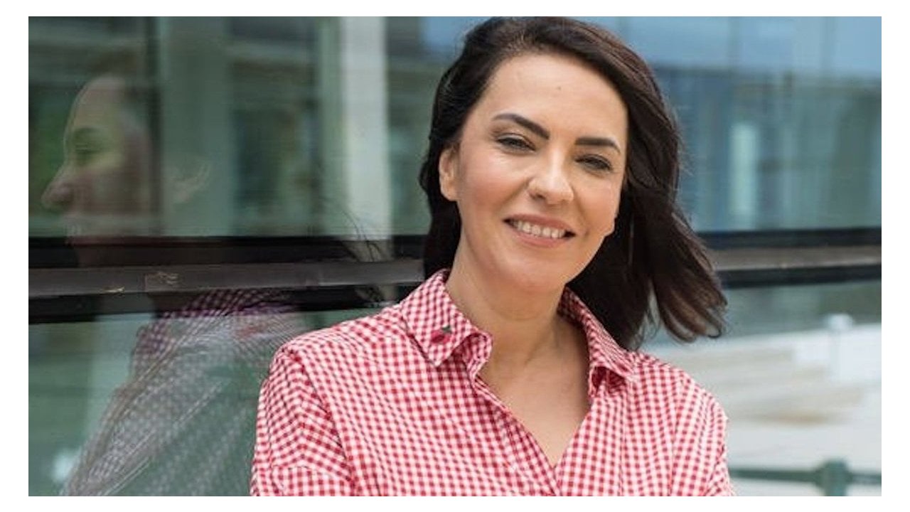 Bir döneme damga vurmuştu! Yeşim Salkım siyasete atıldı! O partiye üye oldu...