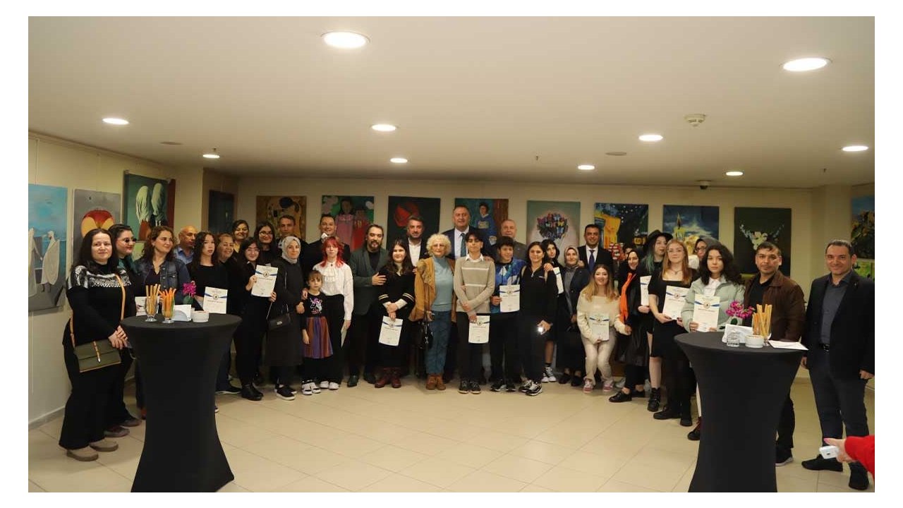 Kartal Belediyesi Sanat Akademisi öğrencilerinden mezuniyet sergisi