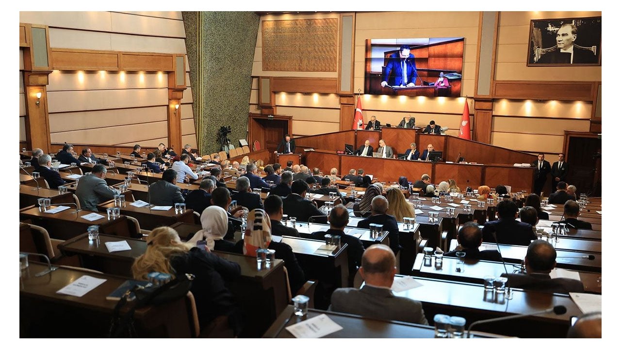 İBB Meclisi'nden metro ve İETT için borçlanmaya onay