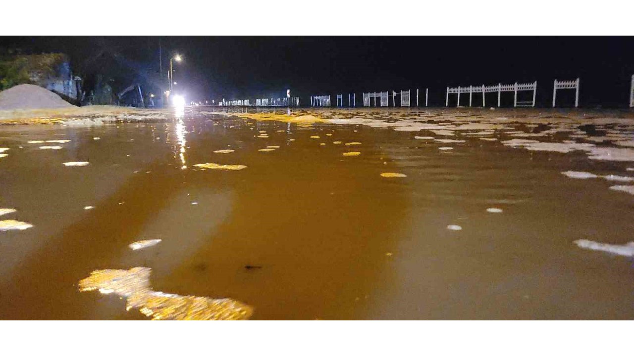 Kastamonu’da deniz kara ile birleşti, yol su altında kaldı