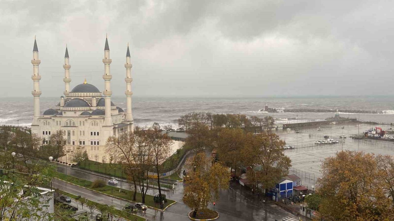 Zonguldak güne kar yağışı ile uyandı