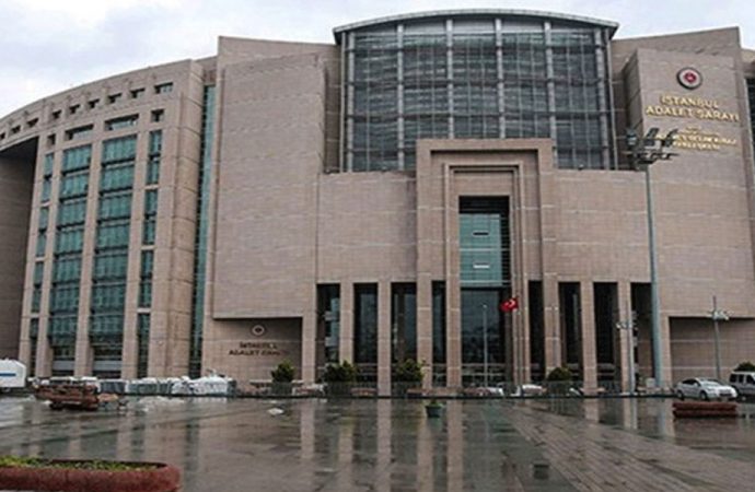 Çağlayan Adliyesi’ndeki afişler tepki çekti!