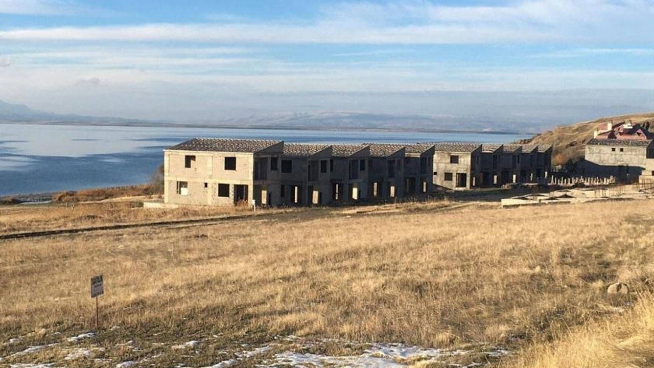 ‘AK Partili belediye kaçak yapılara göz yumuyor’