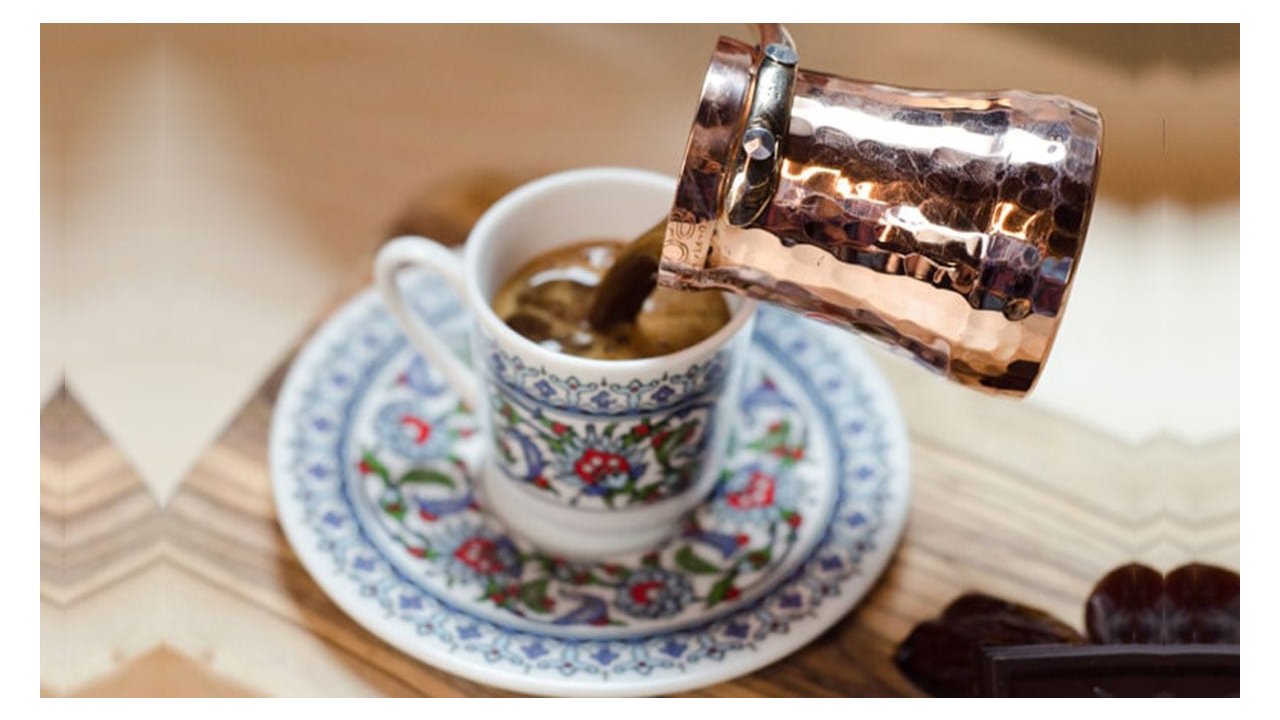 Bir çay kaşığı ekler eklemez kilo vermeye başlıyorsunuz! Bir fincan Türk kahvesinden gelen mucizeye inanamayac