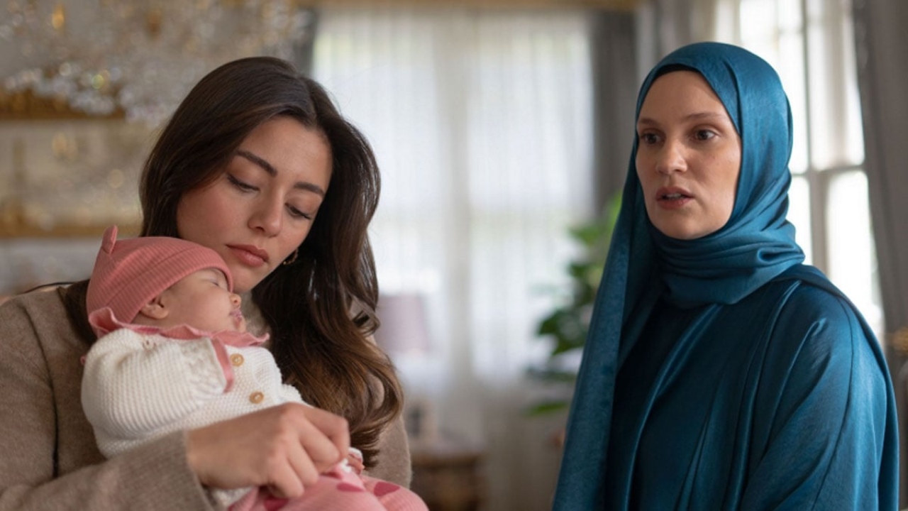 Kızılcık Şerbeti'nin yapımcısından Farah Zeynep Abdullah açıklaması: Para almadan oynadı