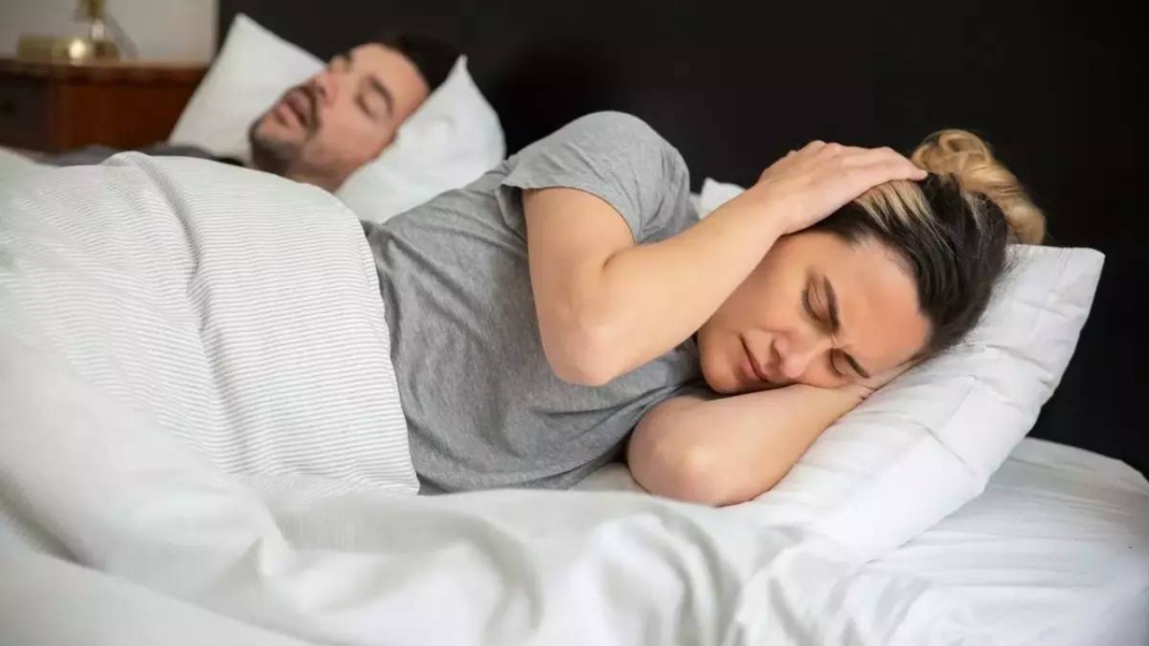 Horlayan kocanıza bir bardak içirin! Hem o rahat uyusun hem siz: Bu dertten kurtulmak meğer çok kolaymış