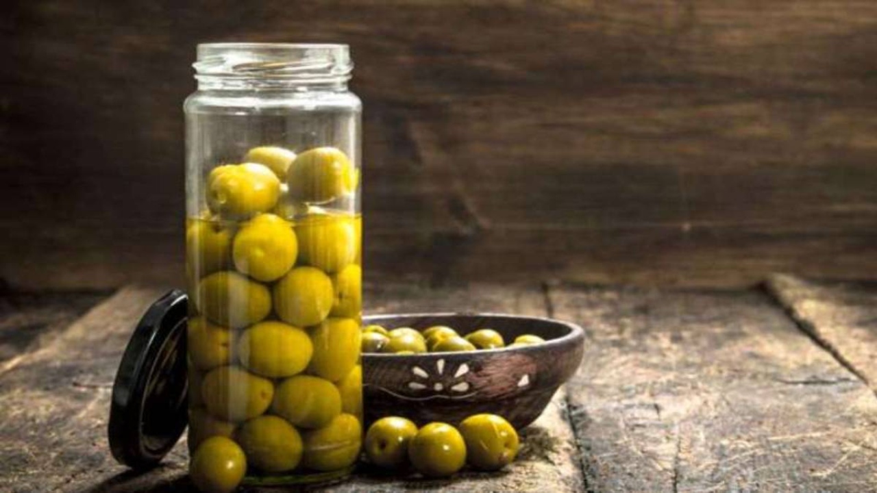 Zeytin şişesinin içerisine ekleyin mucizeye tanık olun! 40 yıllık zeytin ustasının gizli sırrı: 1 yıl boyunca 