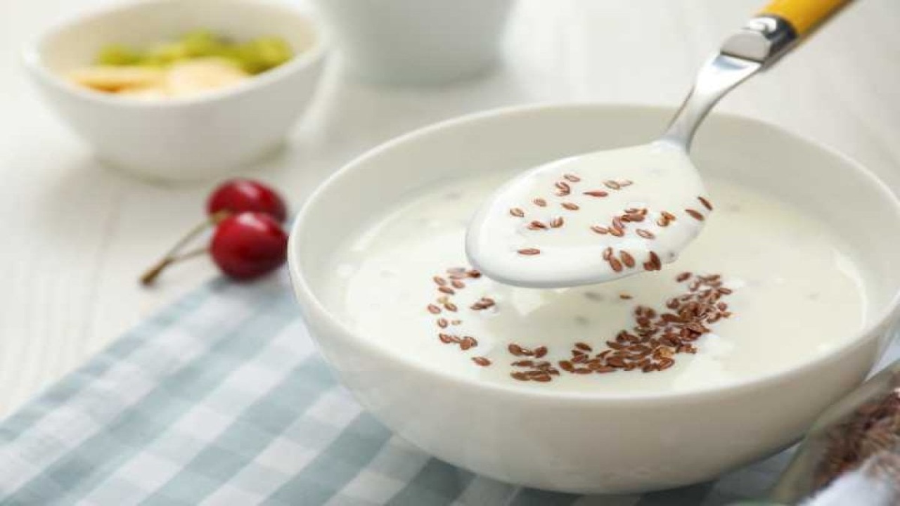 Yoğurda bir kaşık ekleyin, gerisini ona bırakın! Bu yöntem zayıflamaktan umudunu kesenleri bile incecik yapıyo
