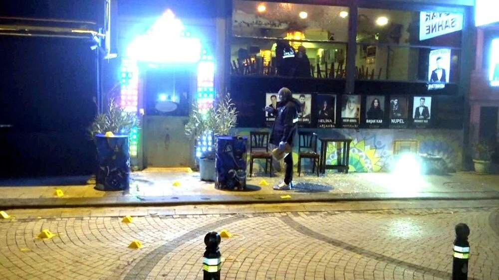 İstanbul'da eğlence mekanına kurşun yağdırdılar! Ölü ve yaralılar var