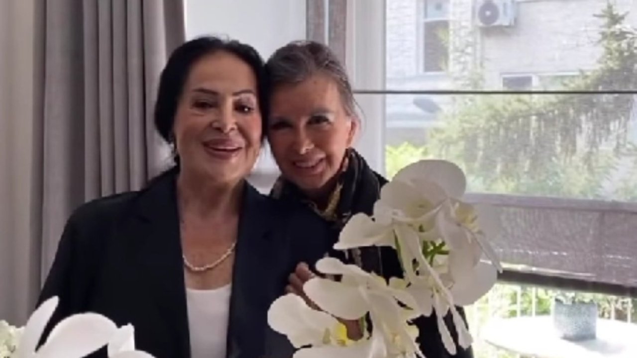 Filiz Akın, Türkan Şoray'ı evinde ziyaret etti