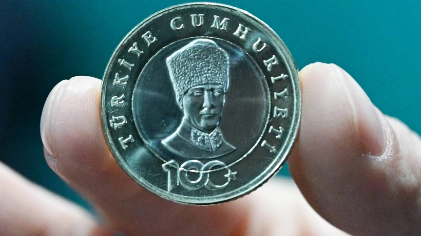 Darphane'nin savunması çürüdü: Paylaştığı fotoğraf, eleştirilen Atatürk resmi ile aynı çıktı