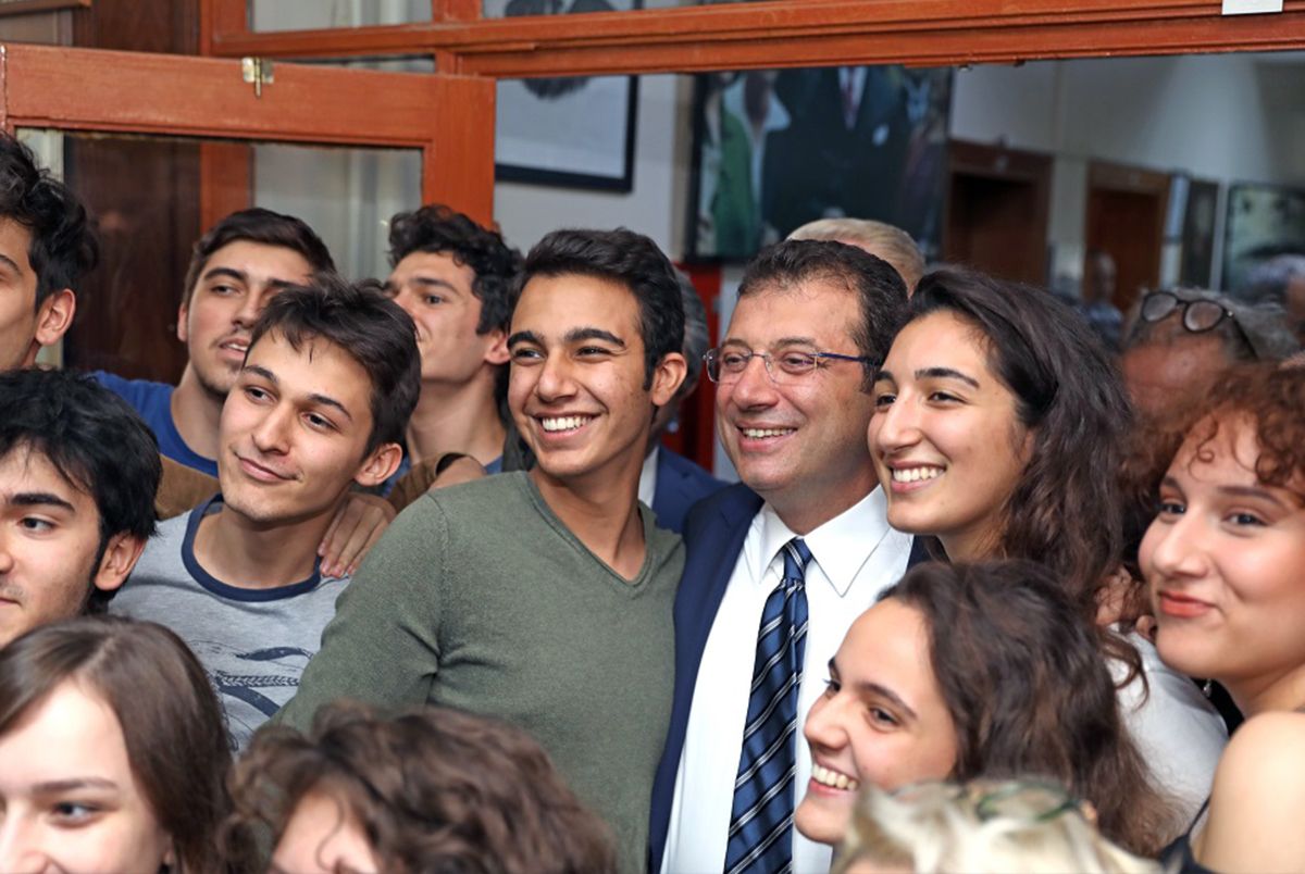Ekrem İmamoğlu'ndan öğrencilere büyük jest! 100.000 üniversite öğrencisine karşılıksız 7500 TL