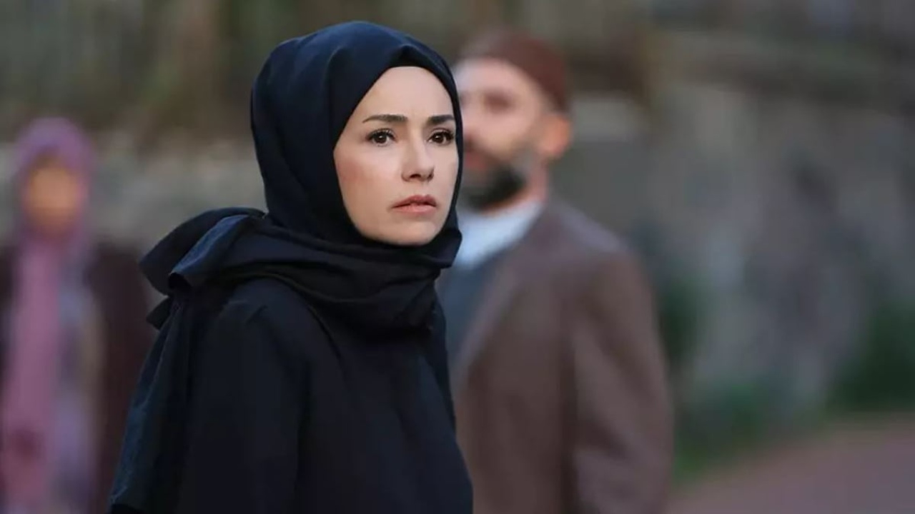 Önce inceleme sonra boyalı saldırı: 'Kızıl Goncalar' dizisine bu kez de mekan engeli