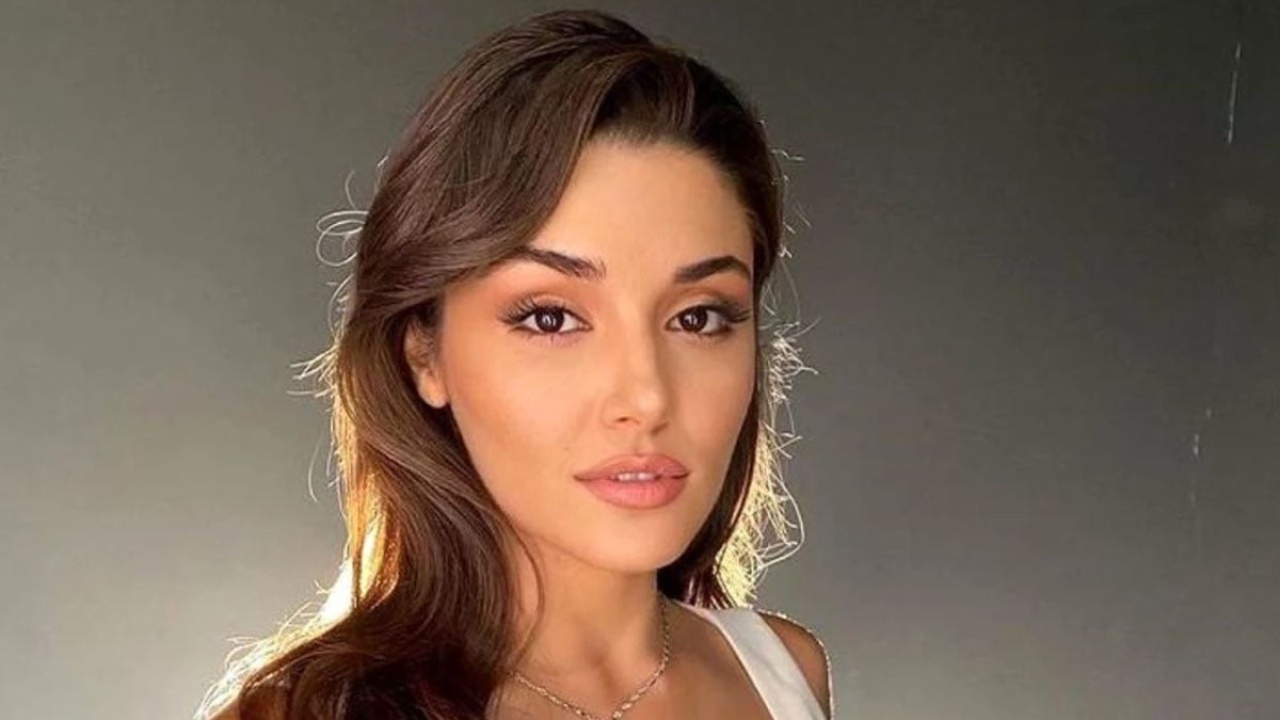 Hande Erçel saçlarını kızıla boyattı! Böyle bir değişim yok: O hali hayranlarını ikiye böldü 