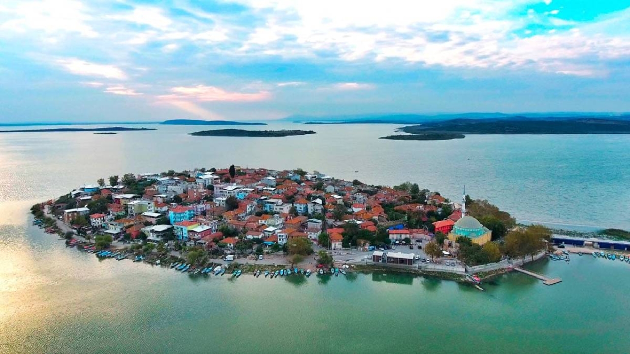 Buraya giden Antalya neymiş ki diyecek... Her karışında zeytin ve balık bereketi var: İşte taşı toprağı altın