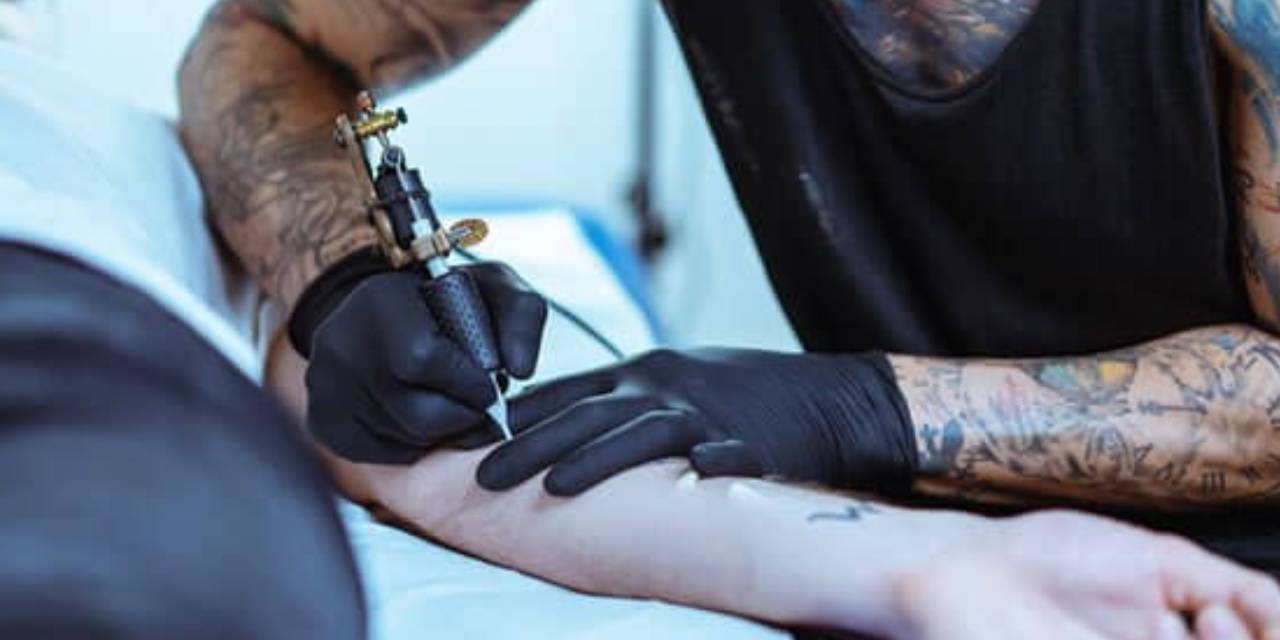 Yapay Zeka Çevirisi Faciası: Annesi için olan dövmede 'Meleğim' yerine 'Eksenim' Olarak Yazıldı!