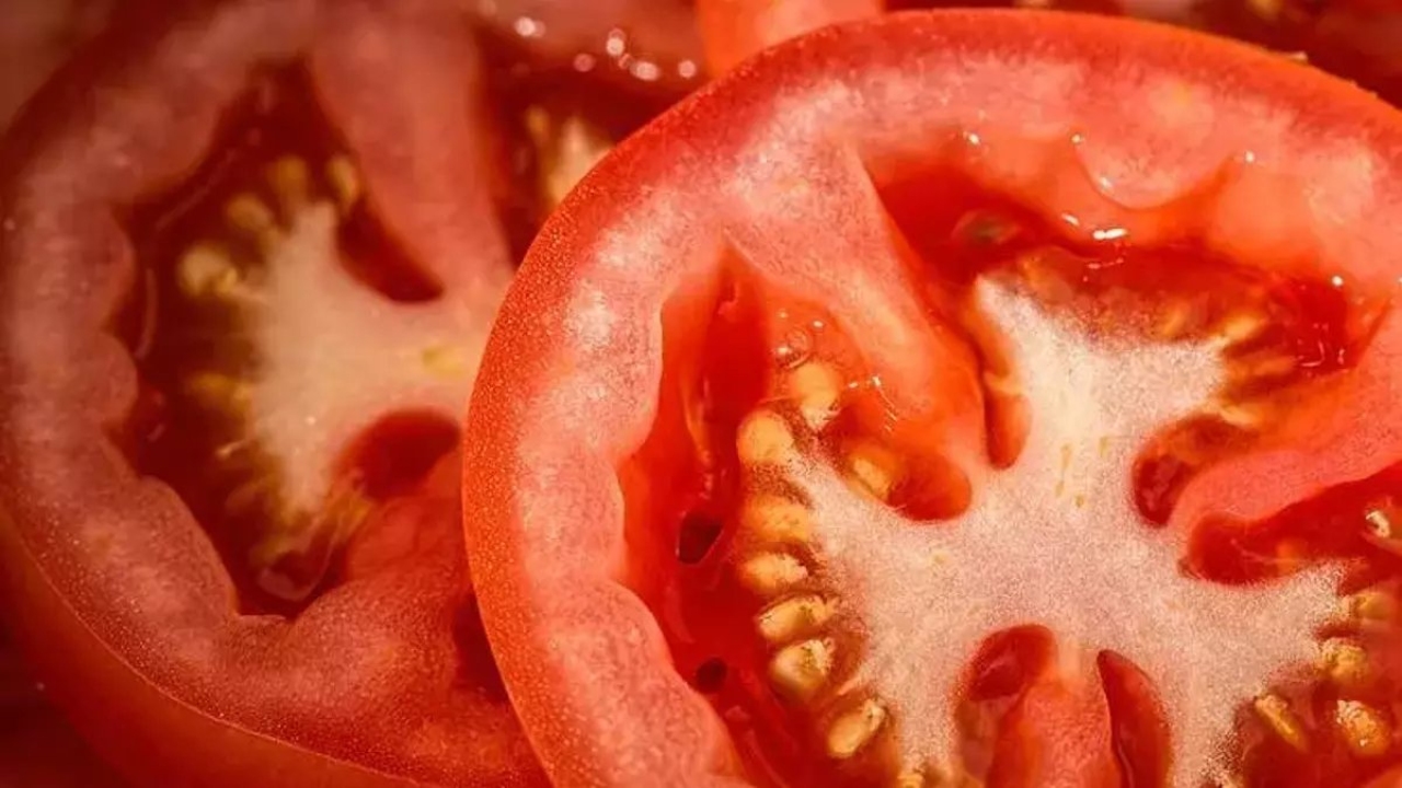 Kesilmiş domateslerin bozulmaması için ne yapmak gerekir? Bu yöntemle uzun süre taze kalıyor