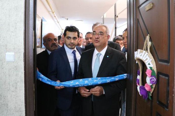 Açılışa hazırlıksız gelen DSP güldürdü!